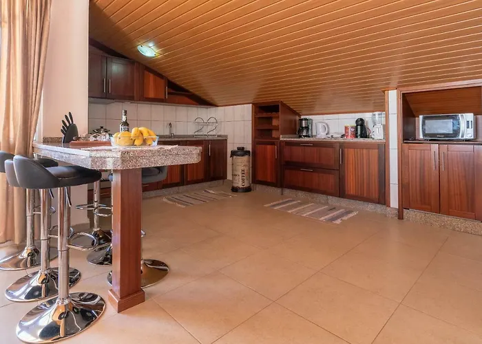 Lucy * Arco da Calheta (Madeira)